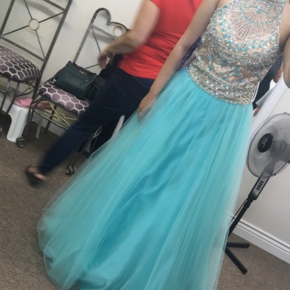 Prom dress - Picture 3 of 3